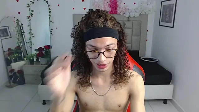 Snapshot of Axel_fox77 chatting on 06/10/26, 01:17 Axel fox77 online show from 06/10/26, 01:17