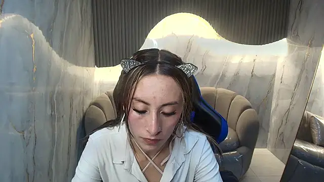 Snapshot of katalina_r_ chatting on 02/07/26, 03:10 katalina r online show from 02/07/26, 03:10