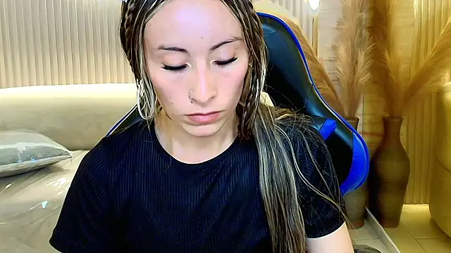 Snapshot of katalina_r_ chatting on 02/08/26, 03:15 katalina r online show from 02/08/26, 03:15