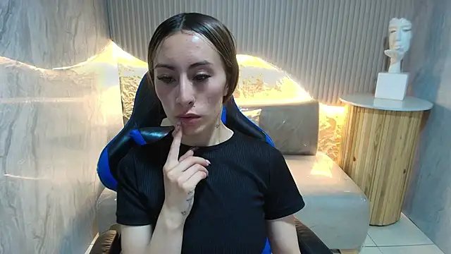 Snapshot of katalina_r_ chatting on 02/19/26, 03:24 katalina r online show from 02/19/26, 03:24