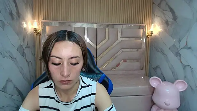 Snapshot of katalina_r_ chatting on 03/15/26, 12:33 katalina r online show from 03/15/26, 12:33