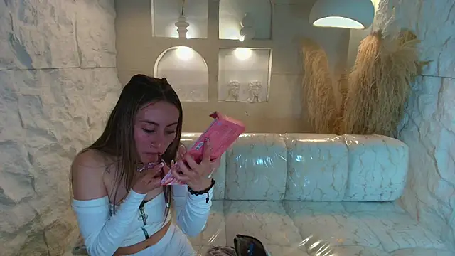 Snapshot of katalina_r_ chatting on 05/23/26, 08:24 katalina r online show from 05/23/26, 08:24