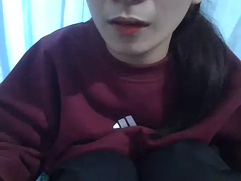 Snapshot of berry_alma06 chatting on 03/08/26, 01:04 berry alma06 online show from 03/08/26, 01:04