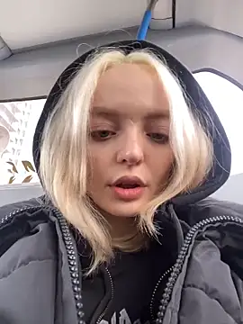 Snapshot of aka_Blonde chatting on 04/16/26, 06:47 aka Blonde online show from 04/16/26, 06:47