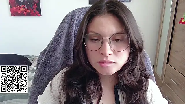 Snapshot of yessica_gomez01 chatting on 04/19/26, 09:28 yessica gomez01 online show from 04/19/26, 09:28