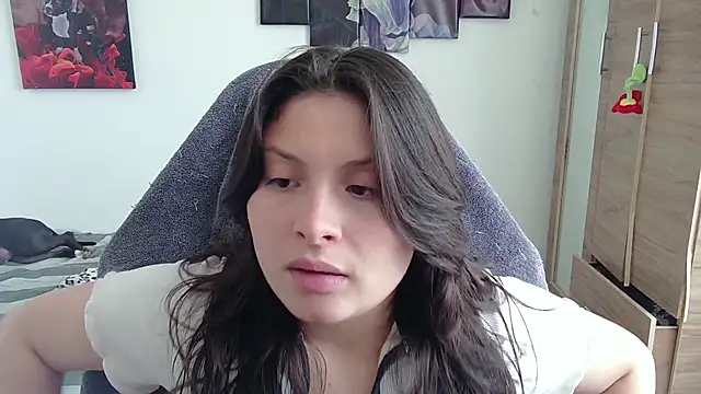 Snapshot of yessica_gomez01 chatting on 04/23/26, 07:27 yessica gomez01 online show from 04/23/26, 07:27