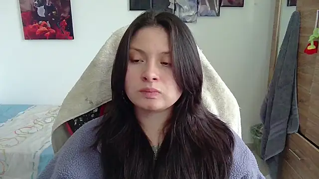 Snapshot of yessica_gomez01 chatting on 05/03/26, 10:05 yessica gomez01 online show from 05/03/26, 10:05