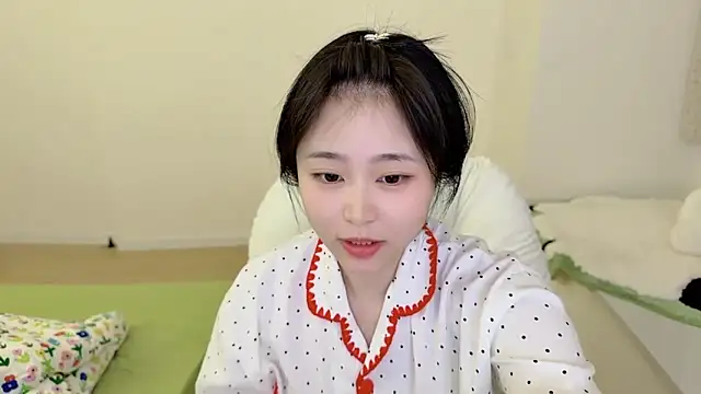 Snapshot of Onefiona chatting on 04/07/26, 12:49 Onefiona online show from 04/07/26, 12:49