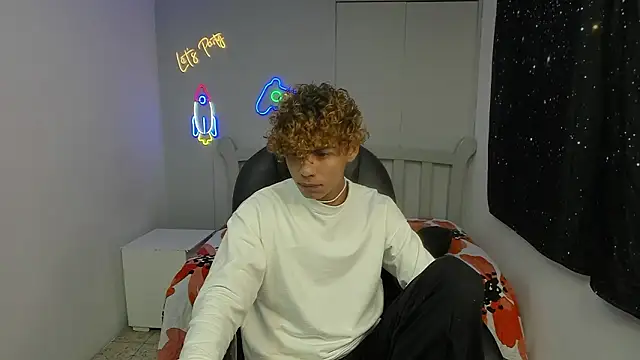 Snapshot of Anyelo_Twink chatting on 02/02/26, 08:18 Anyelo Twink online show from 02/02/26, 08:18