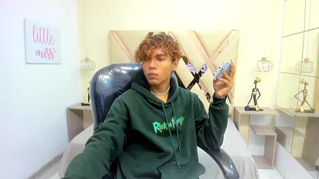 Snapshot of Anyelo_Twink chatting on 02/15/26, 01:09 Anyelo Twink online show from 02/15/26, 01:09