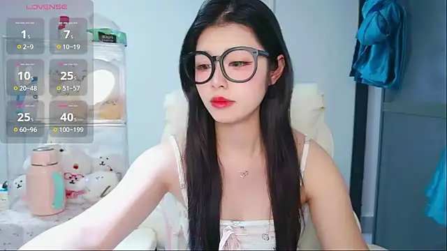 Snapshot of -XiaoYu-777 chatting on 03/19/26, 10:19 -XiaoYu-777 online show from 03/19/26, 10:19