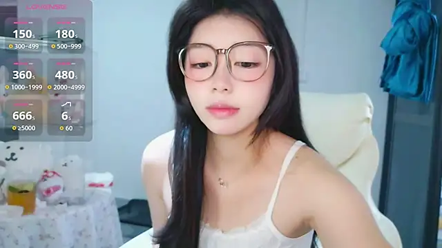 Snapshot of -XiaoYu-777 chatting on 04/20/26, 08:17 -XiaoYu-777 online show from 04/20/26, 08:17