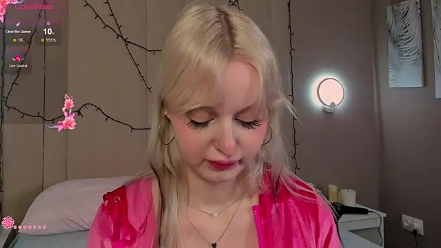 Snapshot of AdeleSilvy chatting on 03/09/26, 01:31 AdeleSilvy online show from 03/09/26, 01:31