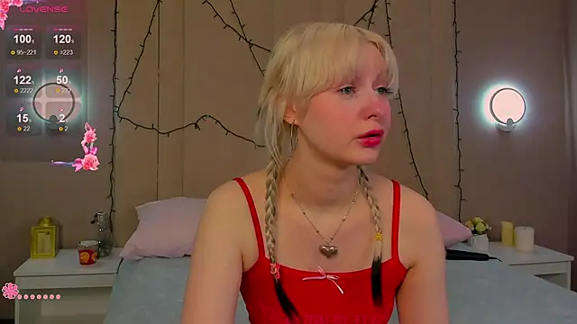 Snapshot of AdeleSilvy chatting on 03/13/26, 01:45 AdeleSilvy online show from 03/13/26, 01:45