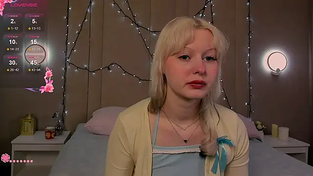 Snapshot of AdeleSilvy chatting on 03/17/26, 01:54 AdeleSilvy online show from 03/17/26, 01:54