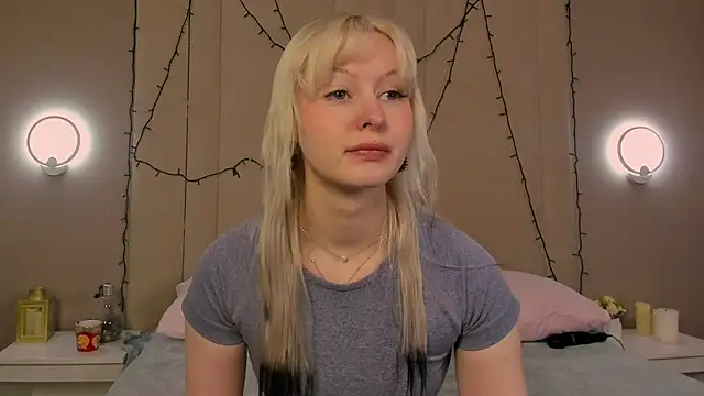 Snapshot of AdeleSilvy chatting on 03/18/26, 01:53 AdeleSilvy online show from 03/18/26, 01:53