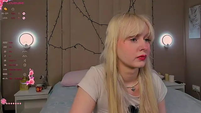 Snapshot of AdeleSilvy chatting on 03/26/26, 01:55 AdeleSilvy online show from 03/26/26, 01:55