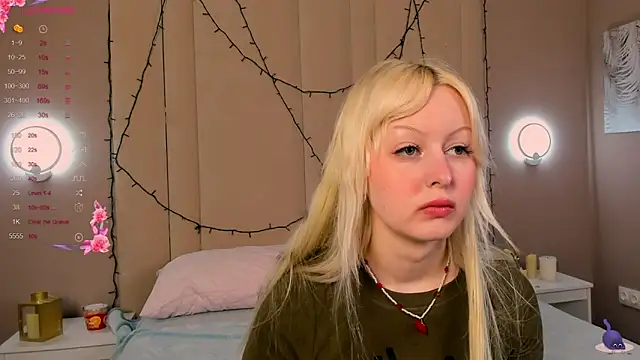 Snapshot of AdeleSilvy chatting on 05/01/26, 01:32 AdeleSilvy online show from 05/01/26, 01:32