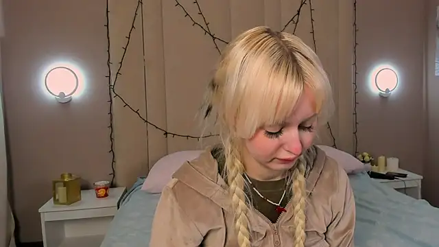 Snapshot of AdeleSilvy chatting on 05/05/26, 01:46 AdeleSilvy online show from 05/05/26, 01:46