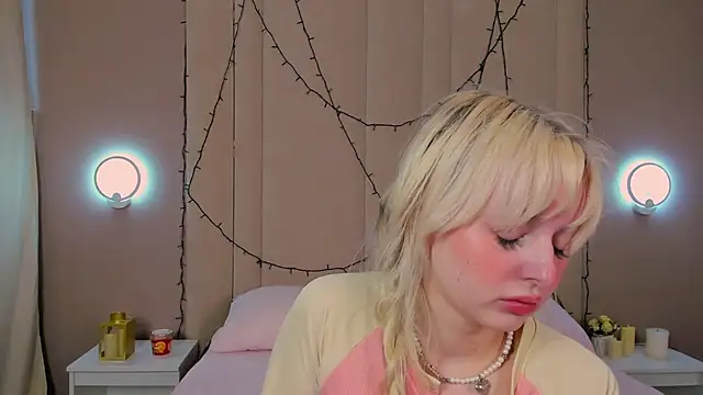 Snapshot of AdeleSilvy chatting on 06/08/26, 01:39 AdeleSilvy online show from 06/08/26, 01:39