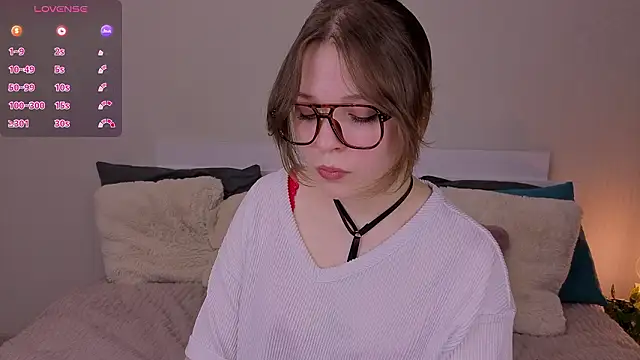 Snapshot of Next2Marie chatting on 02/04/26, 03:34 Next2Marie online show from 02/04/26, 03:34