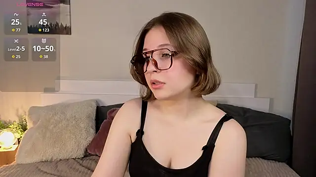 Snapshot of Next2Marie chatting on 05/04/26, 05:14 Next2Marie online show from 05/04/26, 05:14