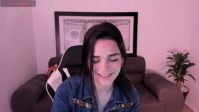 Snapshot of LucianaMoreau chatting on 01/18/26, 02:15 LucianaMoreau online show from 01/18/26, 02:15