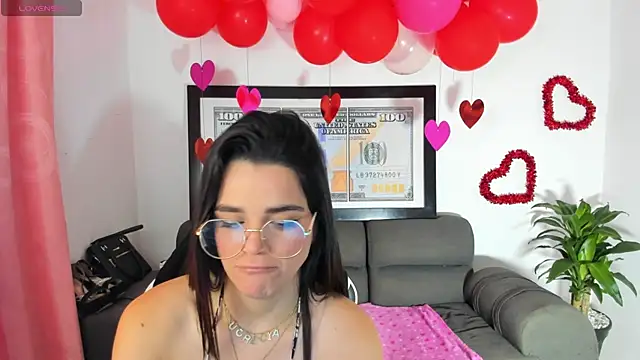 Snapshot of LucianaMoreau chatting on 02/17/26, 11:44 LucianaMoreau online show from 02/17/26, 11:44