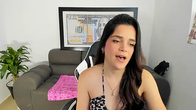 Snapshot of LucianaMoreau chatting on 03/04/26, 08:59 LucianaMoreau online show from 03/04/26, 08:59