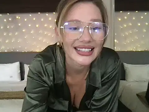 Snapshot of Stella_muse chatting on 03/19/26, 04:05 Stella muse online show from 03/19/26, 04:05