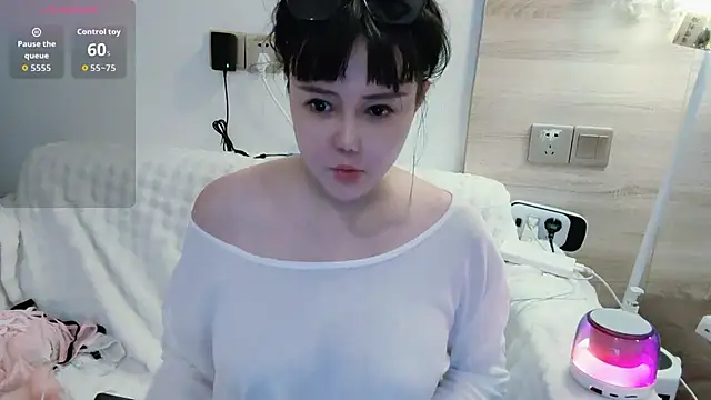 Mia-zhan online show from 03/26/26, 09:42