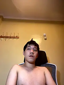 Snapshot of asian_guy67 chatting on 01/12/26, 10:42 asian guy67 online show from 01/12/26, 10:42