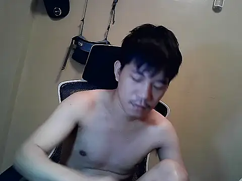 Snapshot of asian_guy67 chatting on 04/18/26, 12:36 asian guy67 online show from 04/18/26, 12:36