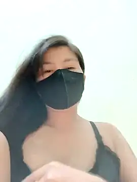 Snapshot of Lyly-68688 chatting on 04/15/26, 02:35 Lyly-68688 online show from 04/15/26, 02:35