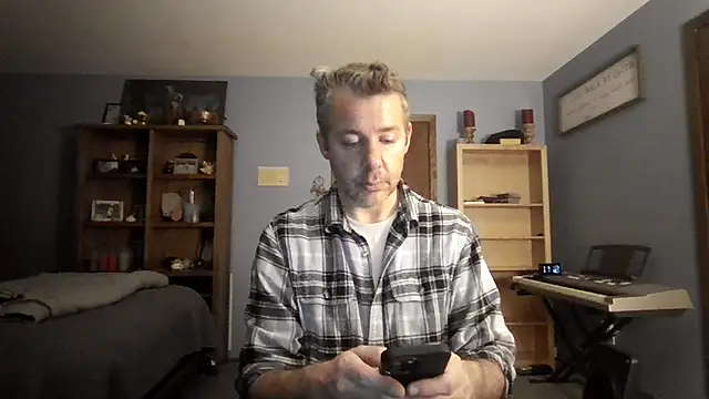 Snapshot of chrisw8140 chatting on 03/10/26, 04:17 chrisw8140 online show from 03/10/26, 04:17