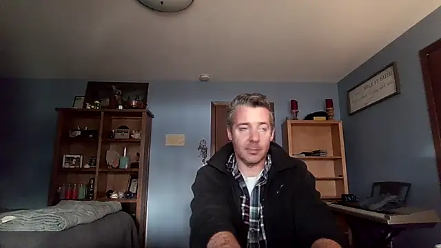 Snapshot of chrisw8140 chatting on 03/13/26, 10:49 chrisw8140 online show from 03/13/26, 10:49