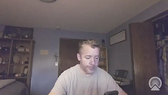 Snapshot of chrisw8140 chatting on 04/01/26, 01:01 chrisw8140 online show from 04/01/26, 01:01