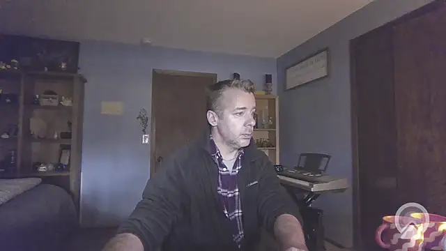 Snapshot of chrisw8140 chatting on 04/01/26, 04:26 chrisw8140 online show from 04/01/26, 04:26