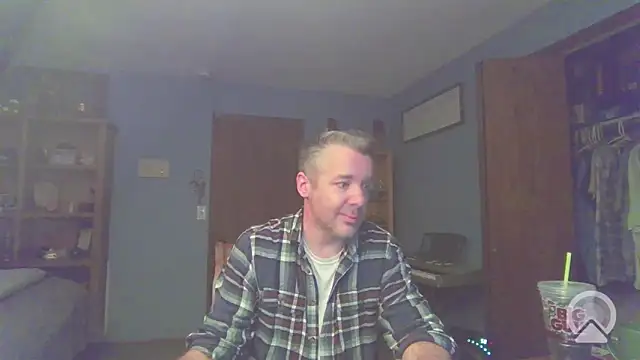 Snapshot of chrisw8140 chatting on 04/03/26, 05:38 chrisw8140 online show from 04/03/26, 05:38