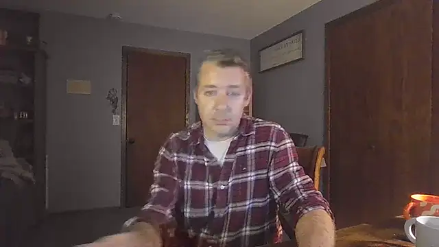 Snapshot of chrisw8140 chatting on 04/15/26, 02:07 chrisw8140 online show from 04/15/26, 02:07