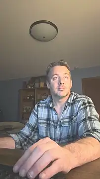 Snapshot of chrisw8140 chatting on 04/17/26, 04:59 chrisw8140 online show from 04/17/26, 04:59