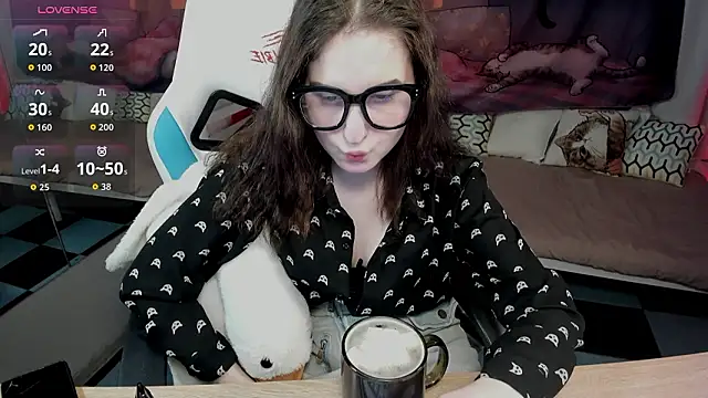 Snapshot of KiraDuvall chatting on 02/05/26, 05:06 KiraDuvall online show from 02/05/26, 05:06