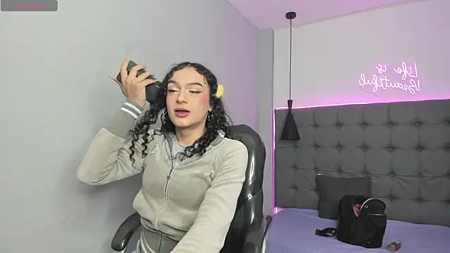 scarletcherry18 online show from 07/27/26, 03:57