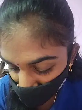 Snapshot of Tamil_Hot_RoyalQueen chatting on 02/13/26, 05:03 Tamil Hot RoyalQueen online show from 02/13/26, 05:03