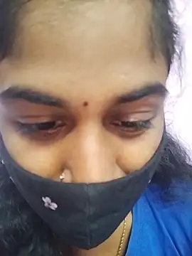 Snapshot of Tamil_Hot_RoyalQueen chatting on 02/25/26, 04:49 Tamil Hot RoyalQueen online show from 02/25/26, 04:49