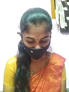 Snapshot of Tamil_Hot_RoyalQueen chatting on 04/01/26, 04:48 Tamil Hot RoyalQueen online show from 04/01/26, 04:48