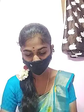 Snapshot of Tamil_Hot_RoyalQueen chatting on 04/08/26, 04:51 Tamil Hot RoyalQueen online show from 04/08/26, 04:51