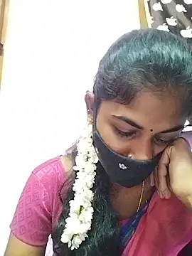 Snapshot of Tamil_Hot_RoyalQueen chatting on 04/14/26, 01:55 Tamil Hot RoyalQueen online show from 04/14/26, 01:55