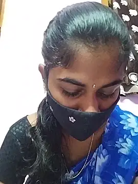 Snapshot of Tamil_Hot_RoyalQueen chatting on 04/16/26, 12:22 Tamil Hot RoyalQueen online show from 04/16/26, 12:22