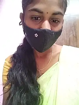 Snapshot of Tamil_Hot_RoyalQueen chatting on 04/18/26, 12:25 Tamil Hot RoyalQueen online show from 04/18/26, 12:25